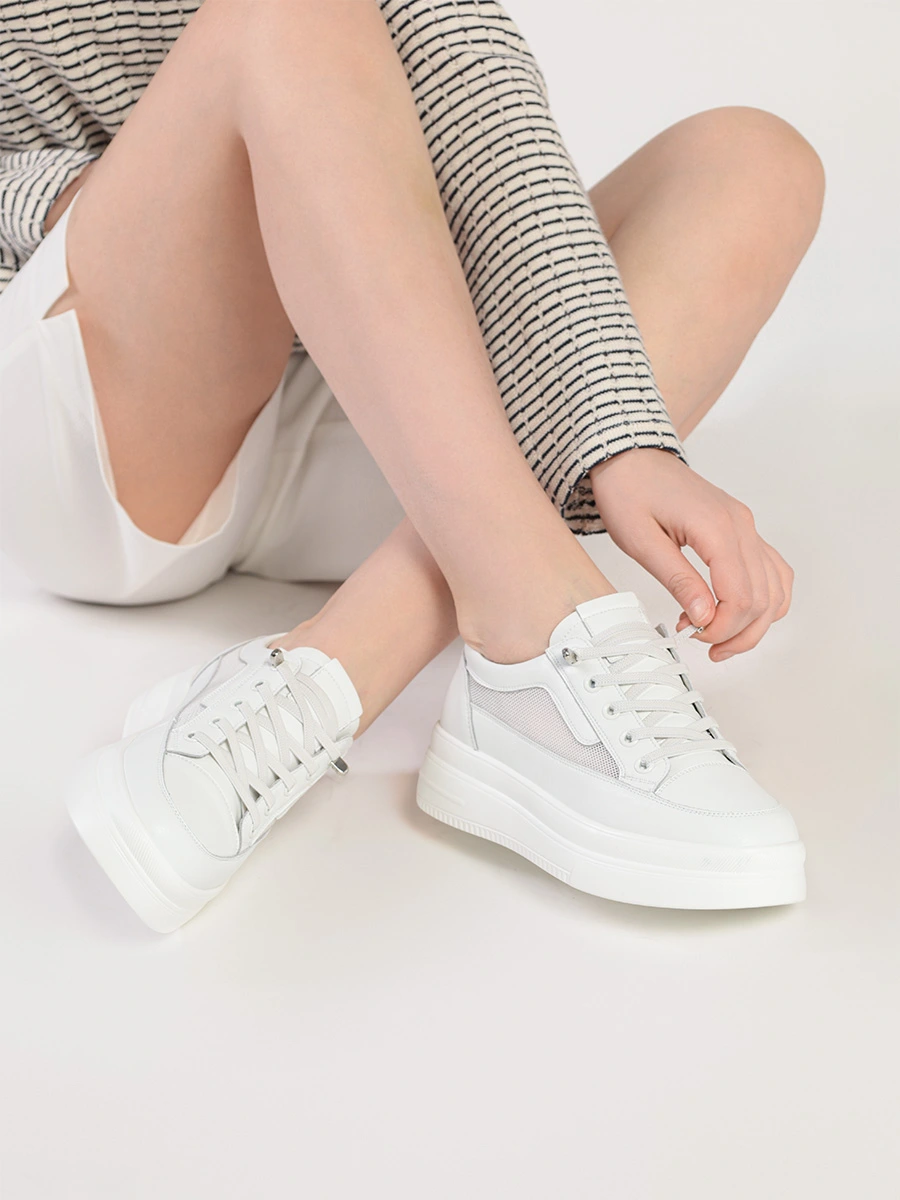 Кроссовки белого цвета с отрезным носком